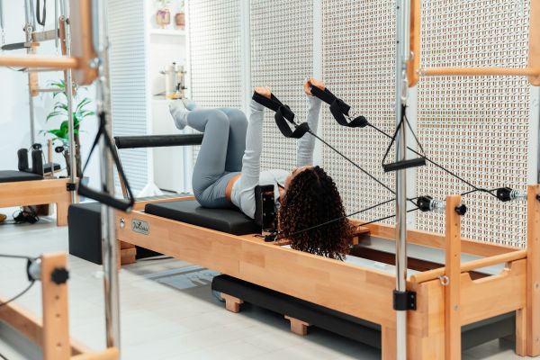 Découvrez 8 exercices de pilates pour apaiser le mal de dos